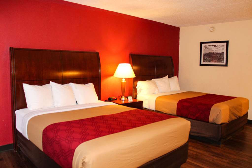Econo Lodge Inn & Suites Brookings Room photo